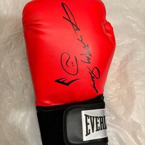 NEW Sugar Ray Leonard Autographed Boxing Glove